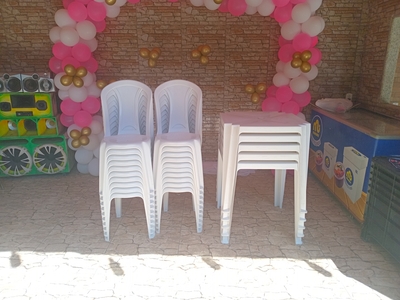 Aluguel de 1 mesa e 4 cadeiras (Jogo)