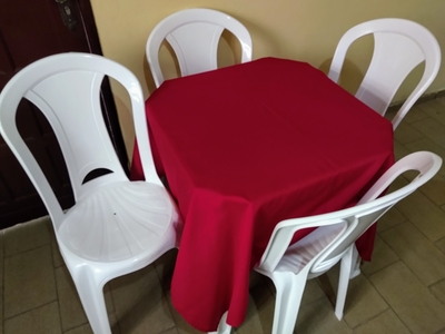 Aluguel do jogo com toalha de mesa